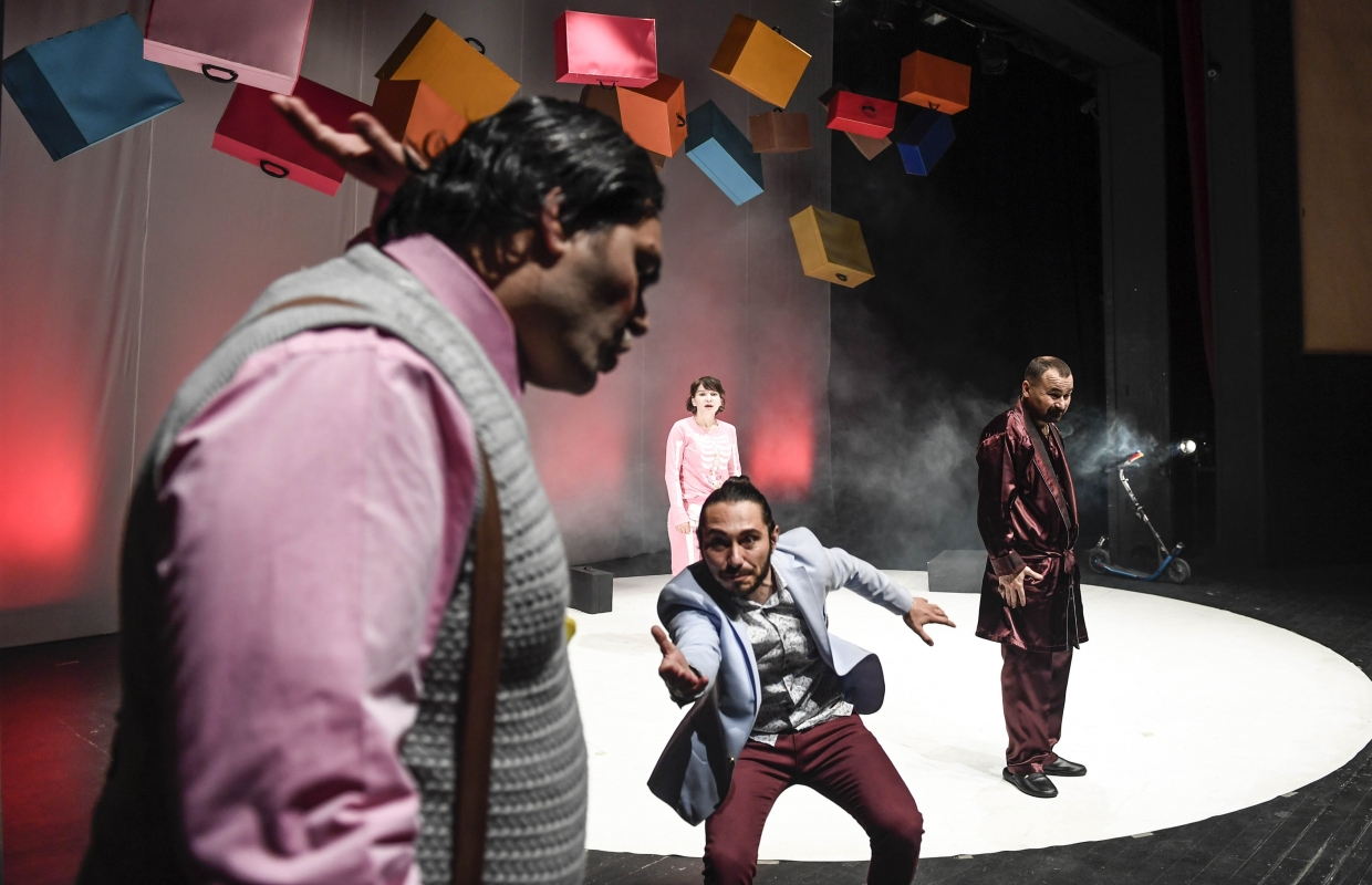 Adana Büyükşehir Belediyesi Şehir Tiyatroları perde açıyor