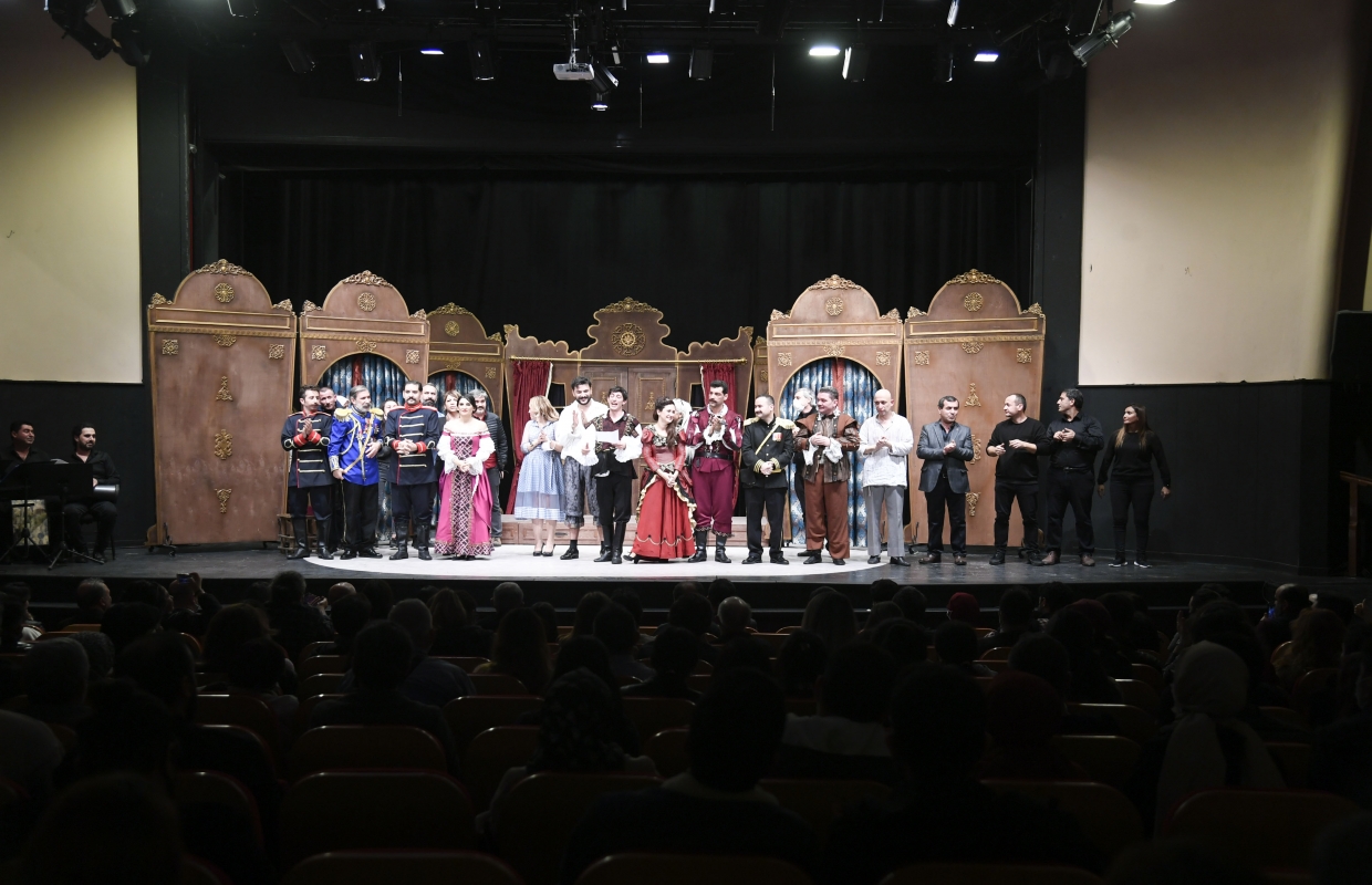 Başkan Zeydan Karalar, “Adanalılar tiyatroya ve sanatın bir çok dalına tutkundur.”