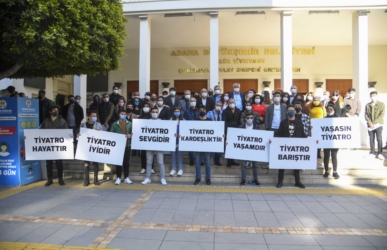 Başkan Zeydan Karalar’dan tiyatroculara destek